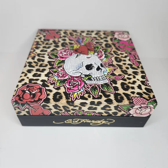 ED Hardy Watch Bracelet with 1 Heart-shaped watch face & 6 Charms Y2K Style NWT - Picture 7 of 7